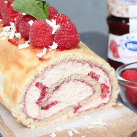 Cakerol met framboos-limoenmousse